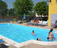 piscina%20lore_3.jpg